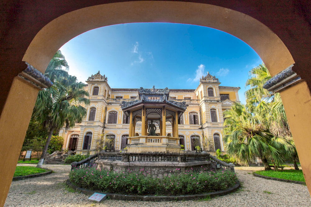 Cung An Định chỉ cách trung tâm thành phố 2km